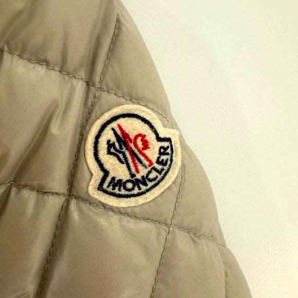Moncler
Guery Giubbotto Down Jacket - Picture 5 of 12